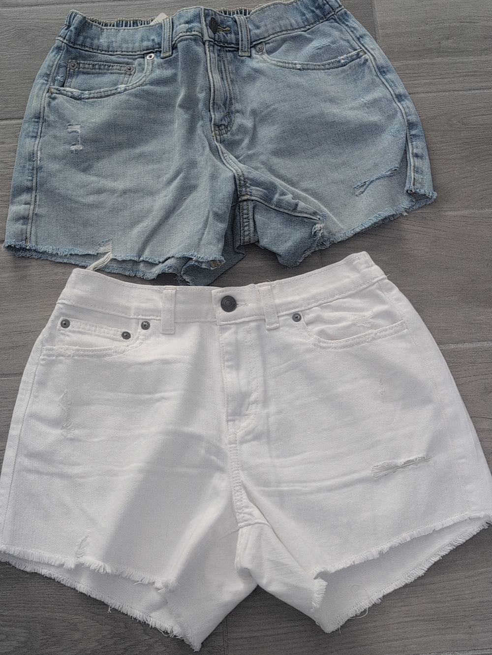 aerie NWT Distressed Denim Shorts in Light Blue and White With Elastic Waist